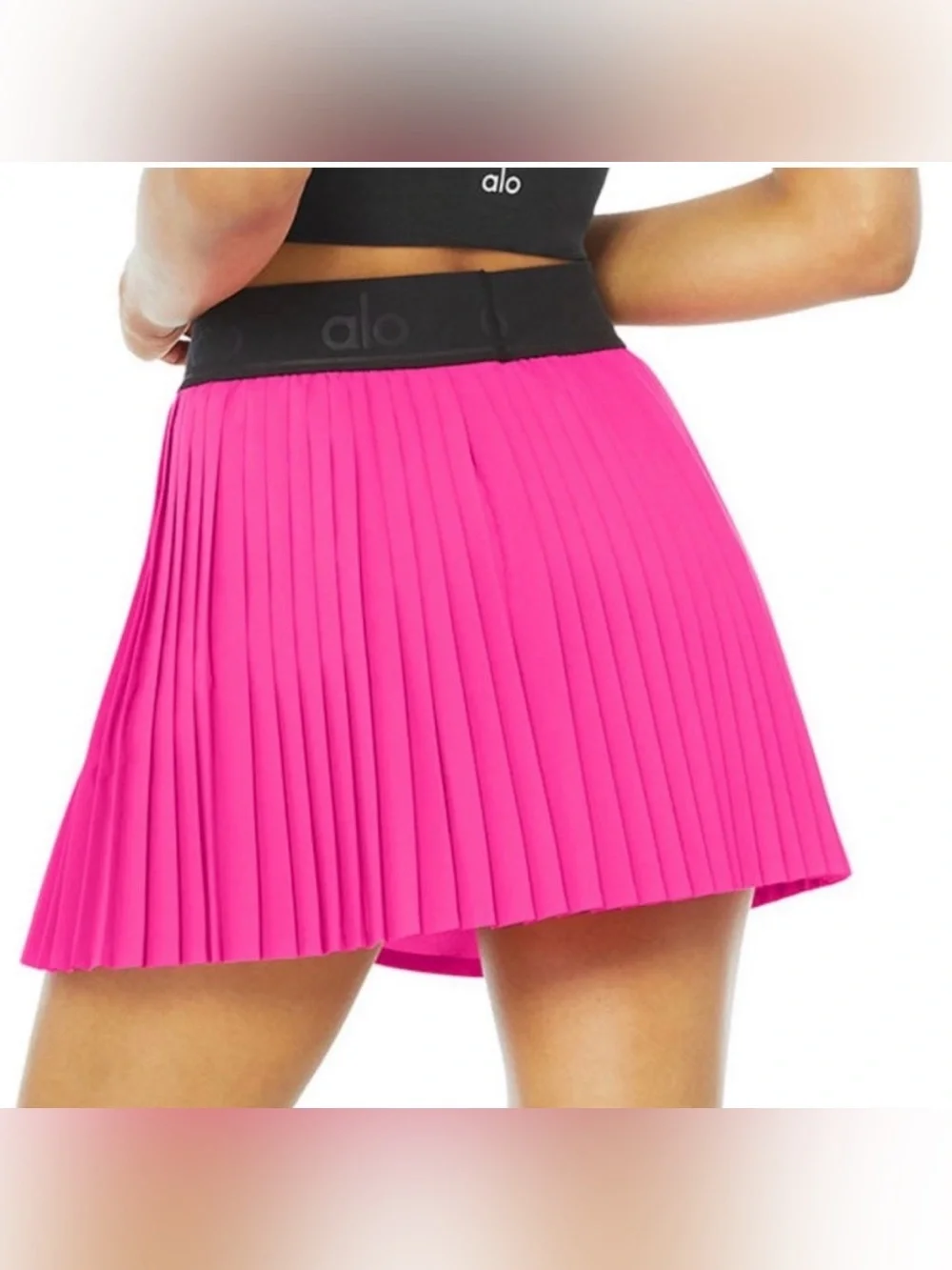 ALO Aces Tennis Skirt in Hot Pink. Size L
